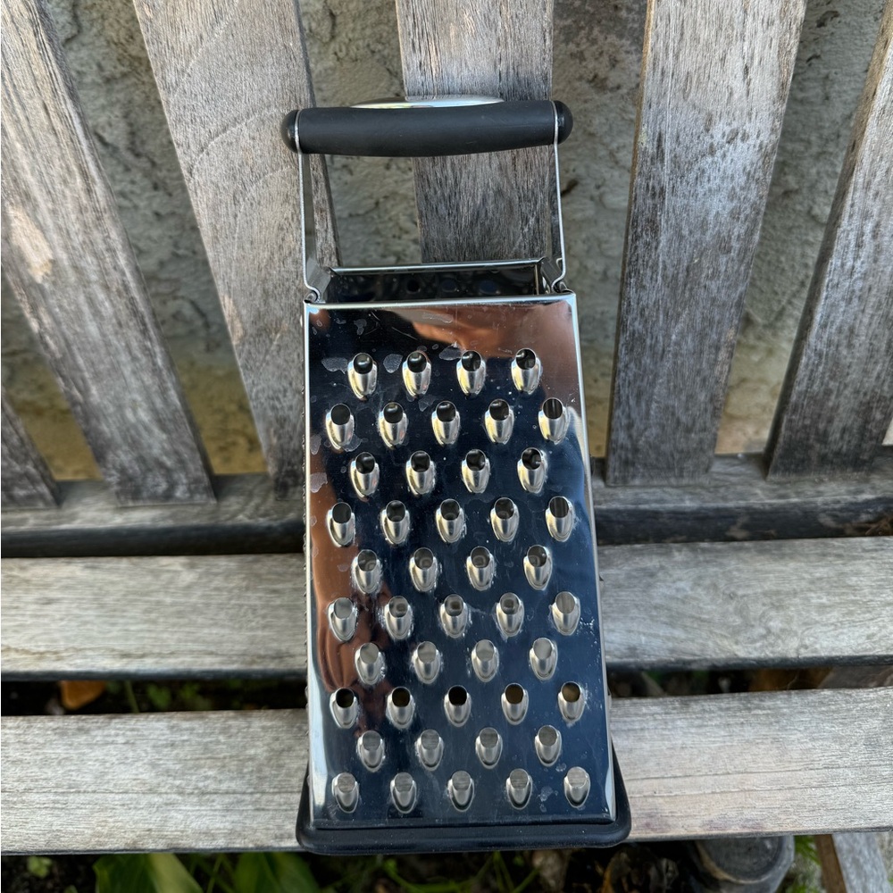 Oneida Stainless 4 Sided Cheese Grater Black Grip Rubber & Handle 10"